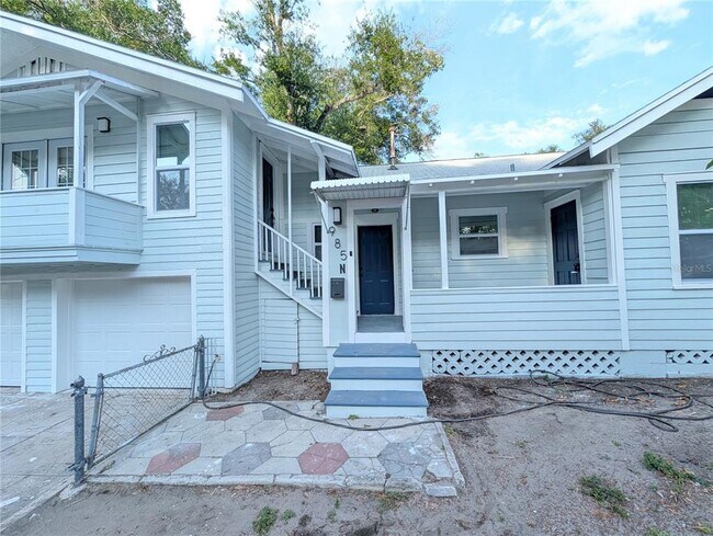 Building Photo - 985 8th Ave S