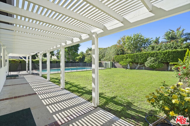 Building Photo - 4875 Bluebell Ave