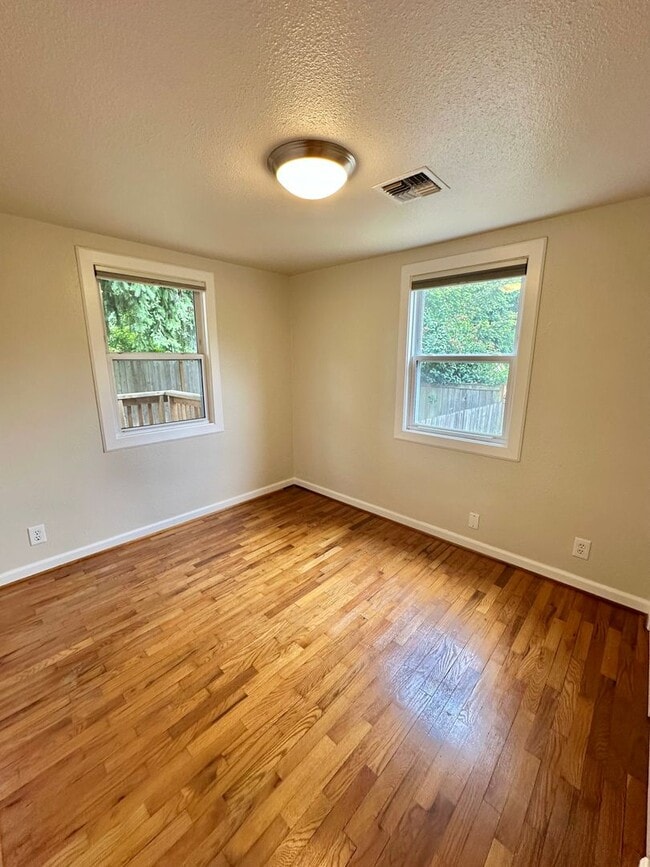 Building Photo - Charming 2-Bedroom, 2- bathroom Home with Bonus Space & Prime Shoreline Location
