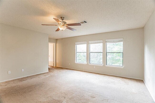 Building Photo - 813 Kettering Dr