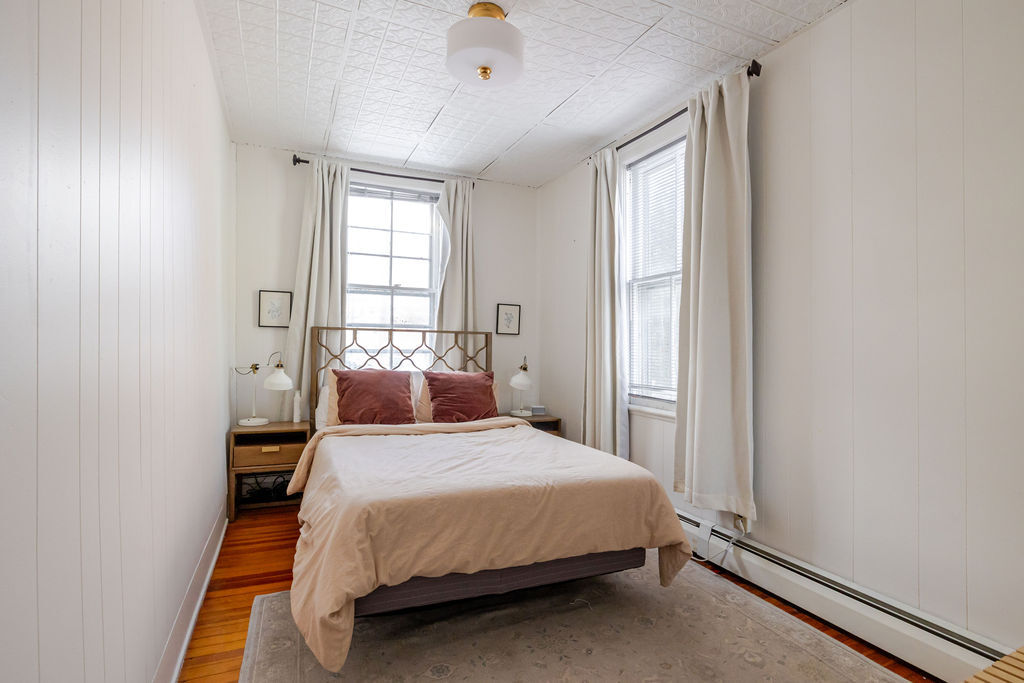 Building Photo - 552 Columbia St