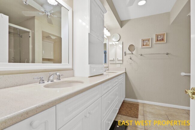 Building Photo - 2409 Sommerset Dr