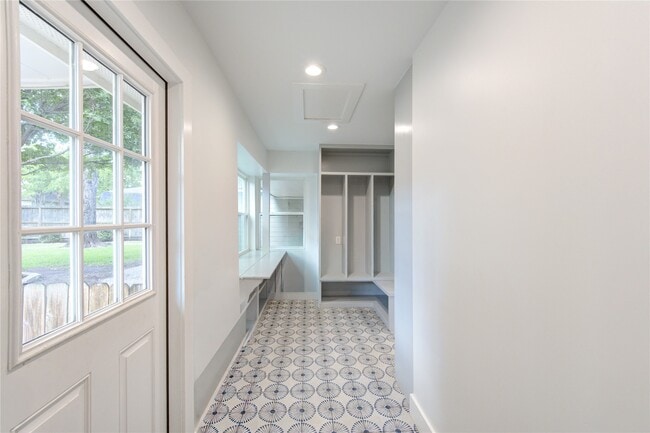 Building Photo - 1210 Shannon Valley Dr