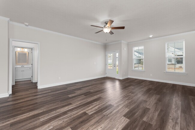 Building Photo - 827 Montclair Pt