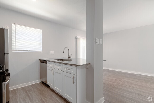 1BR, 1BA -645SF - Mueller Square