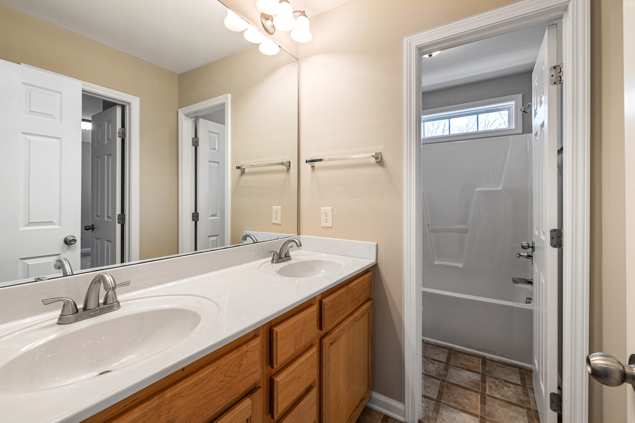 Building Photo - 7954 Willowglen Dr