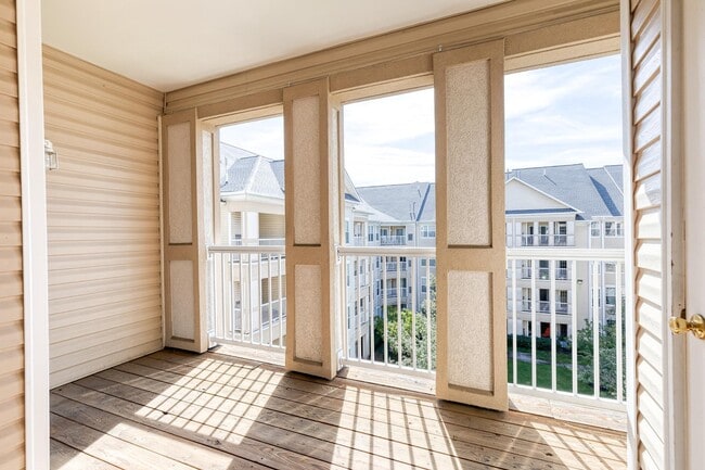 Building Photo - 400 Symphony Cir