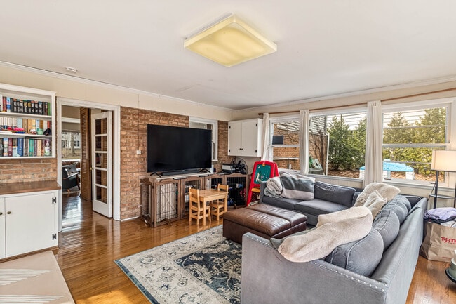 Building Photo - 1345 Lincoln Ave S