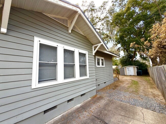 Building Photo - 1616 Ferris Ave