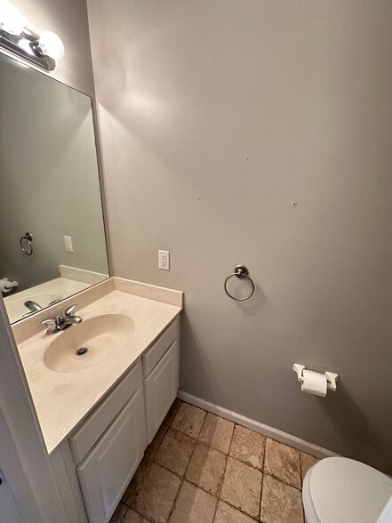 Half Bathroom - 2562 Plymouth Way