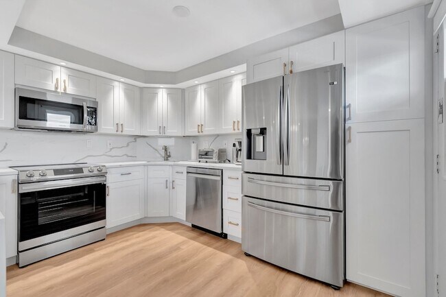 Building Photo - 1 Harbourside Dr