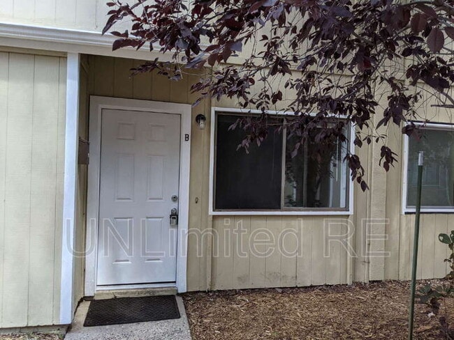 Building Photo - 321 N Park St