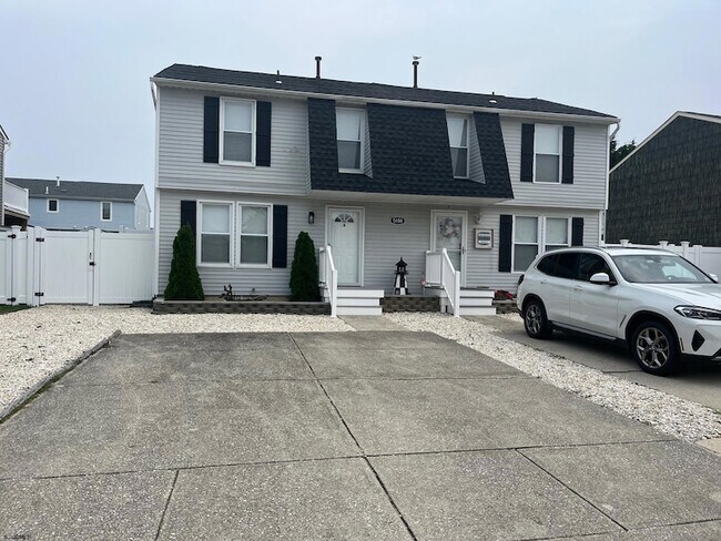 Building Photo - 5108 Ontario Dr