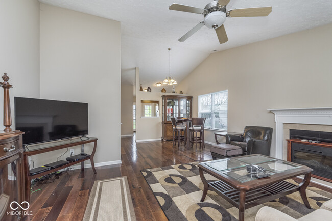 Building Photo - 381 Longview Bend