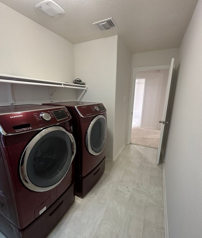 Building Photo - Wonderful 3 Bedroom Home in Coveted Crystal Crossing!