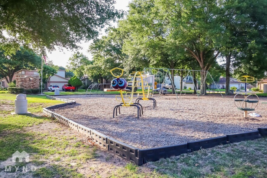 Building Photo - 19806 Azalea Valley Dr