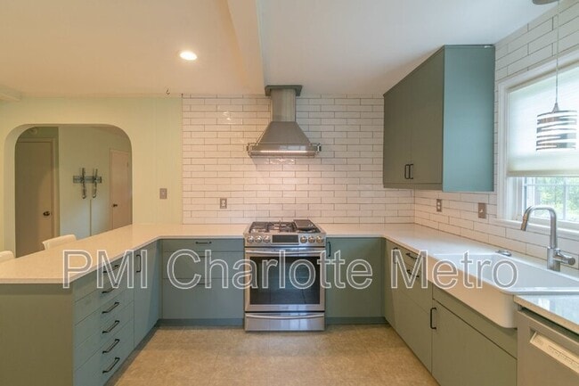 Building Photo - 1301 Pierson Dr