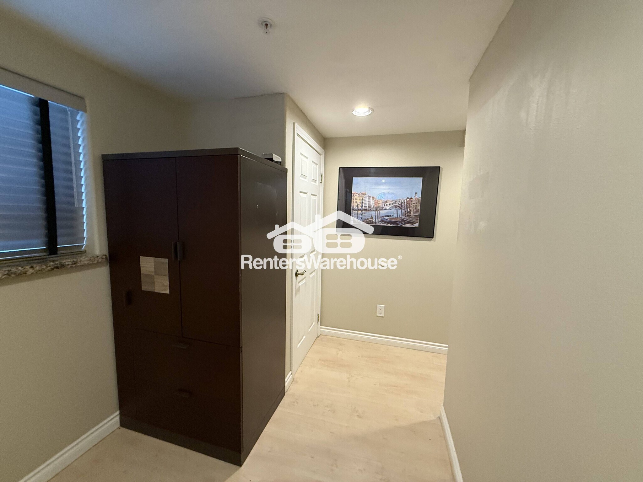 Building Photo - 6514 Phinney Ave N
