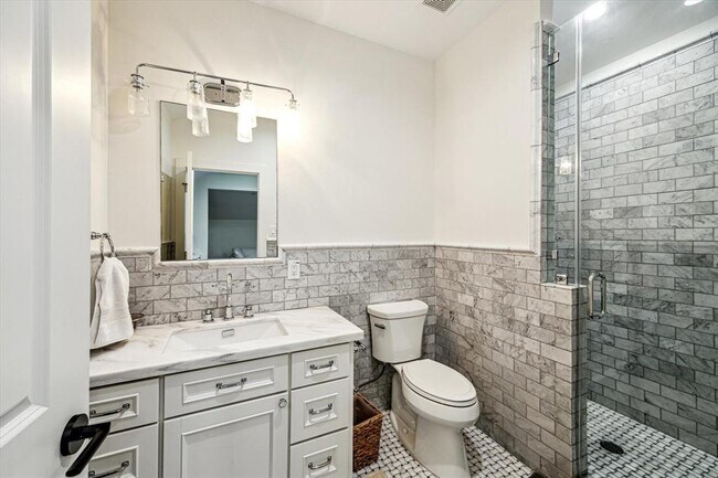 Building Photo - 4536 Mimosa Dr