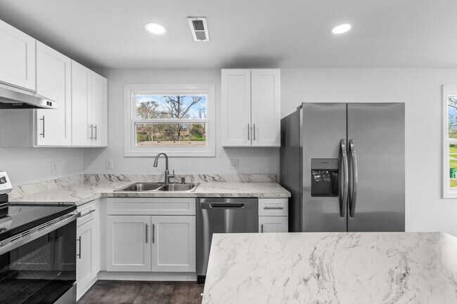 Building Photo - 4915 Darlington Dr