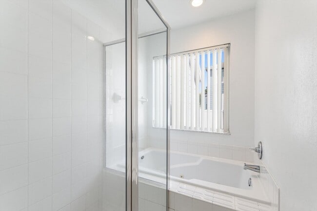 Building Photo - Welcome to Island Club Resort! Spacious 3-bedroom 3-bathroom Townhouse!