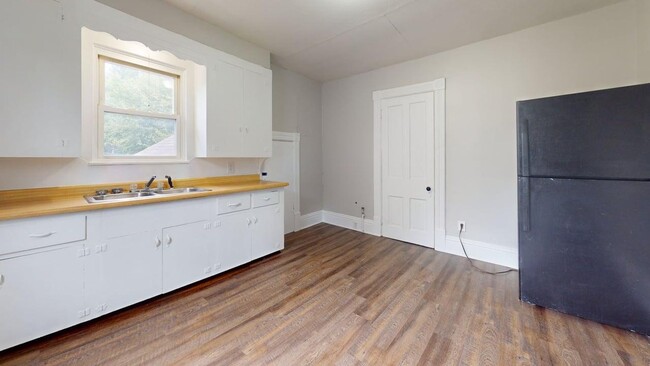 Primary Photo - 1120 6th St NW