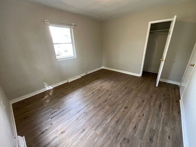 Building Photo - Near High Point University! Three bedroom cottage off University Pkwy in High Point
