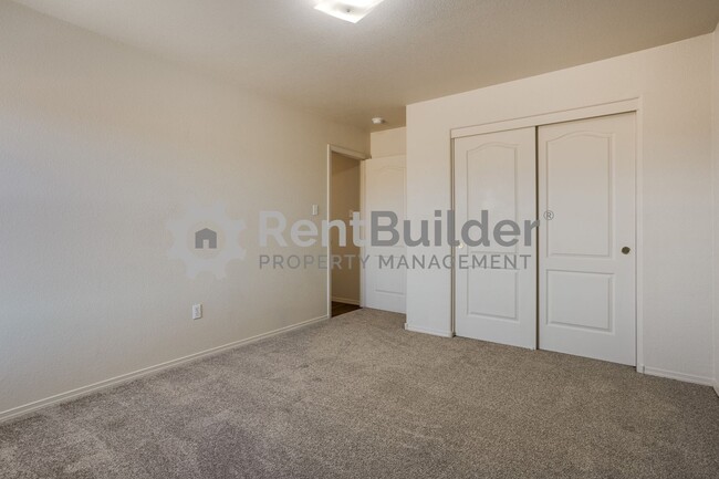 Building Photo - ***Lease Pending*** Please apply at your o...