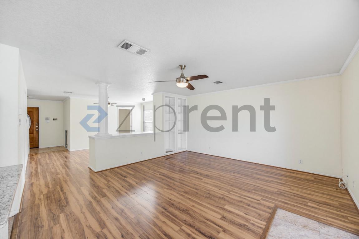 Building Photo - Unit