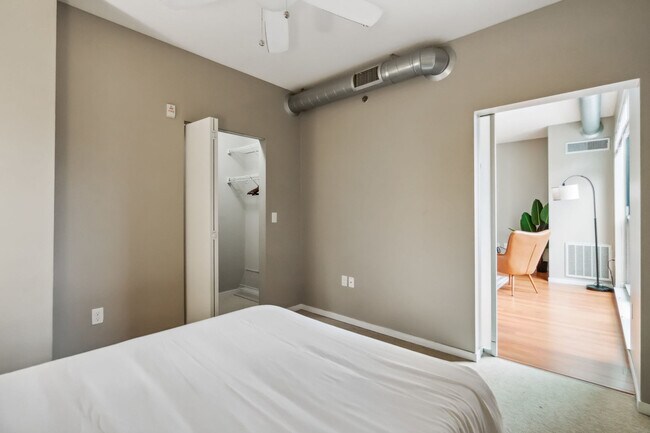 Building Photo - 616 Washington Ave S