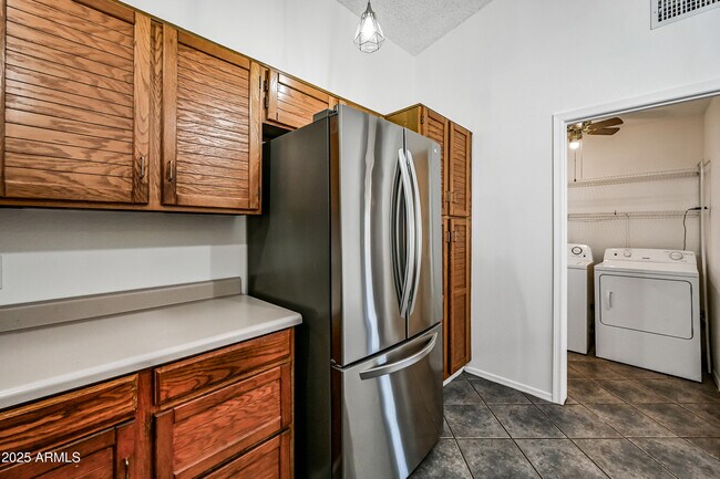Building Photo - 324 S Rita Ln