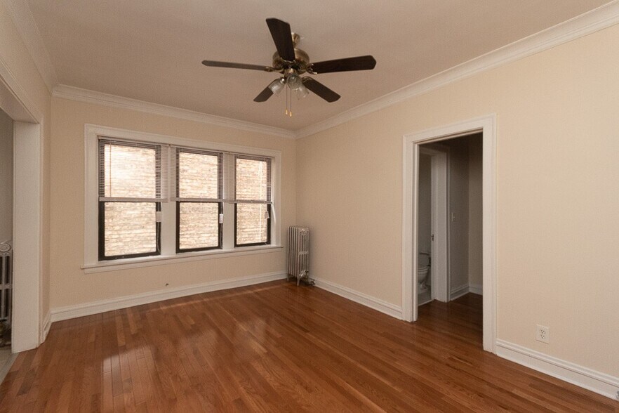 Building Photo - 4640 N Paulina St