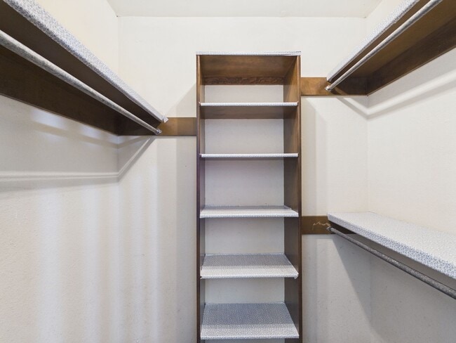 Building Photo - 3904 SW Parkridge Blvd