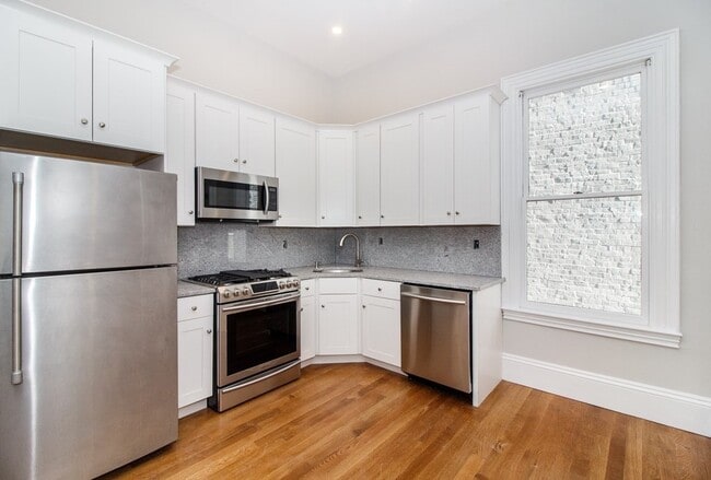 Building Photo - 61 Monmouth St