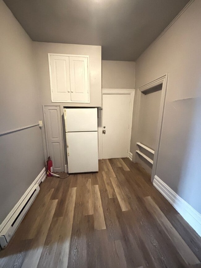 Building Photo - 620 W Chew St