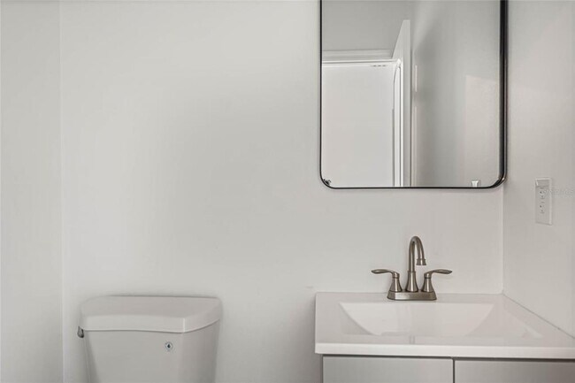 Building Photo - 8001 Leonardo St