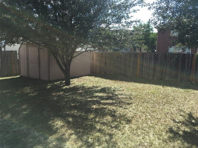 Building Photo - 703 Riverway Ln