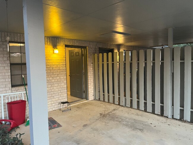 Building Photo - 821 Nancy Ln