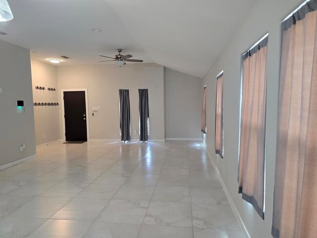 Building Photo - 7108 EL MESON DR
