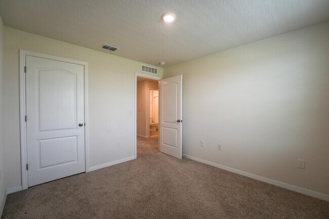 Building Photo - 1804 Katz Crossing Dr