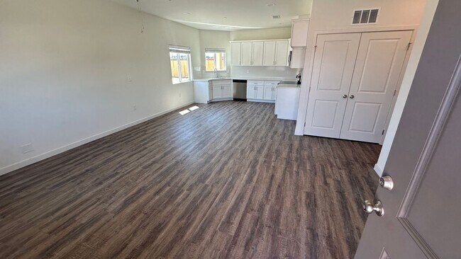 Building Photo - Coyote Run Duplexes 6000