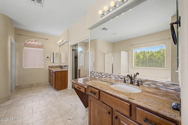 Building Photo - 2737 W Glenhaven Dr