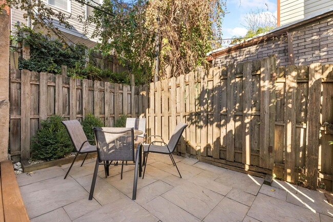 Building Photo - 933 N 30th St