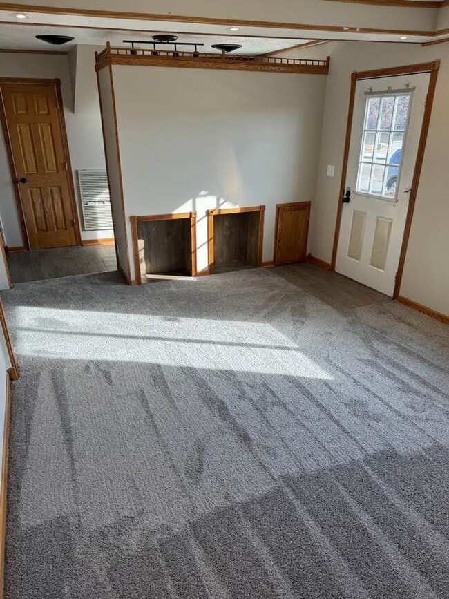 Building Photo - House for Rent