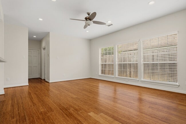 Building Photo - 14207 Woodville Gardens Dr
