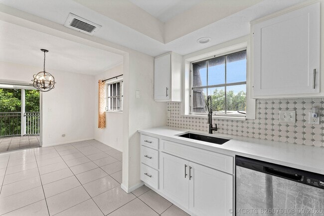 Building Photo - 408 Pine Tree Ct