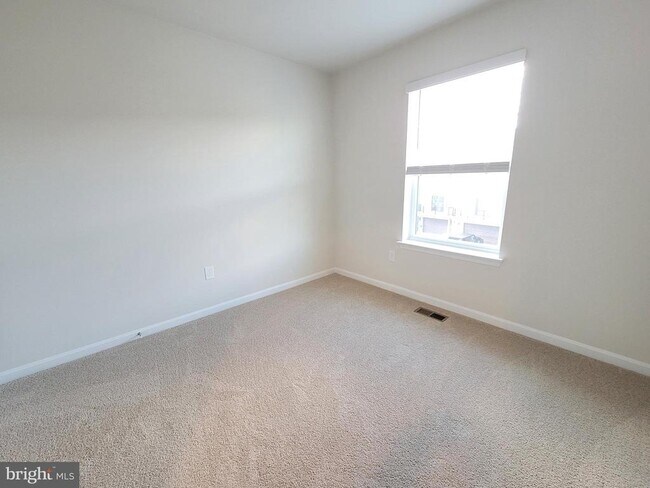 Building Photo - 754 Union St