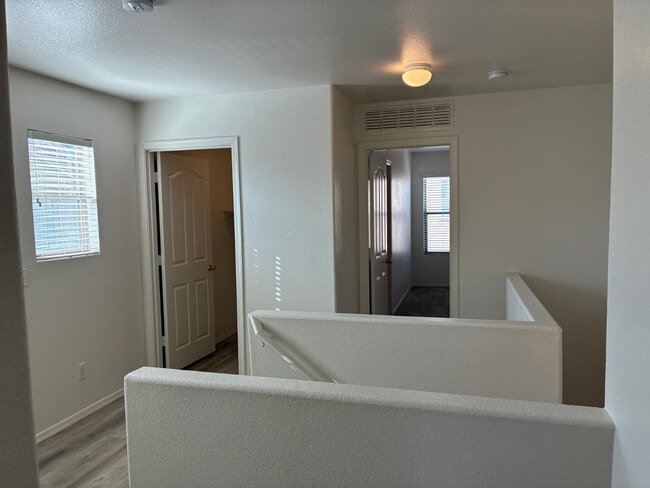 Building Photo - 9646 N 82nd Glen