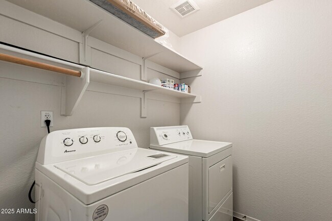 Building Photo - 1793 E Gail Dr