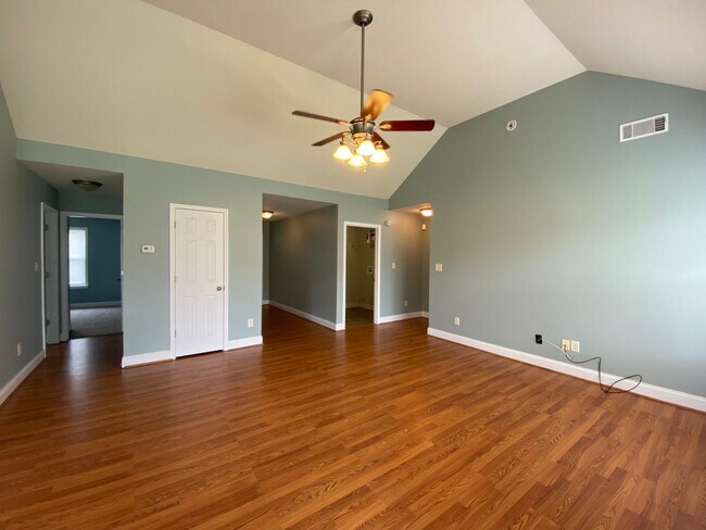 Building Photo - Home for Rent in Woodstock! View with 48 H...